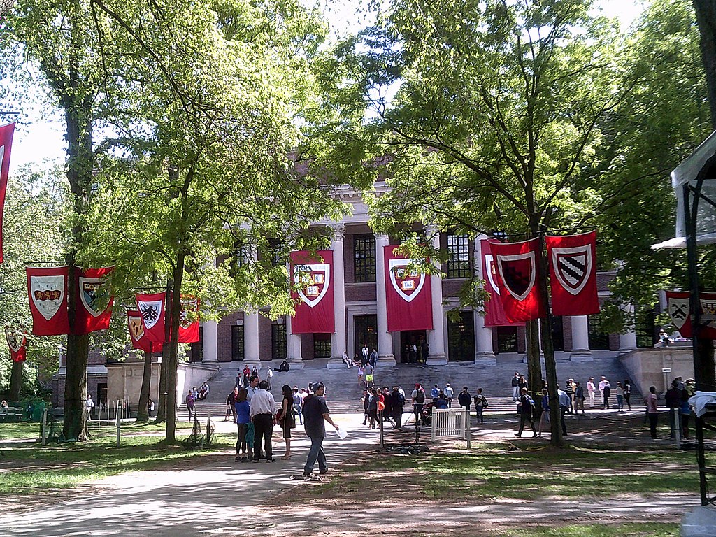 Frontis de Harvard University