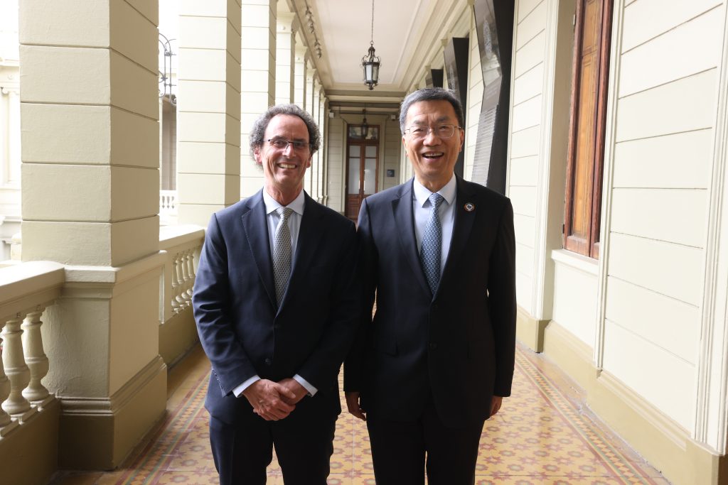 Rector de la Llera y ministro de Educación de China